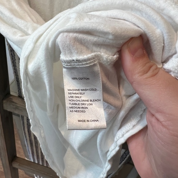 by Trovata Birds of Paradis women’s printed shirt size medium - Picture 3 of 6